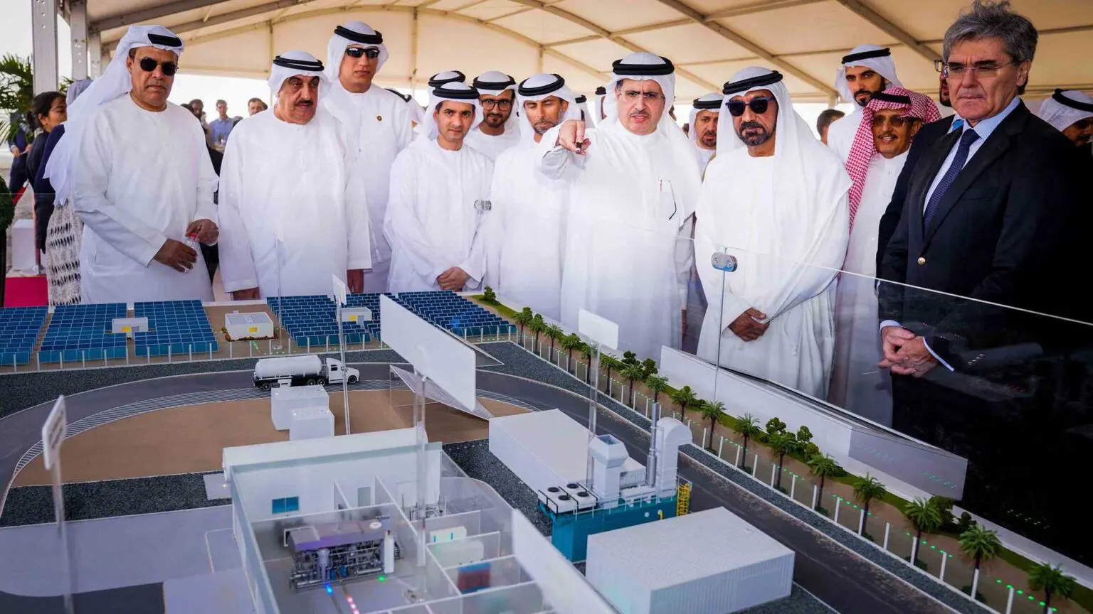 Siemens и DEWA реализуют проект строительства водородной мини ТЭЦ на крупнейшей в мире солнечной электростанции (1000 МВт в 2020 / 5000 МВт в 2030)